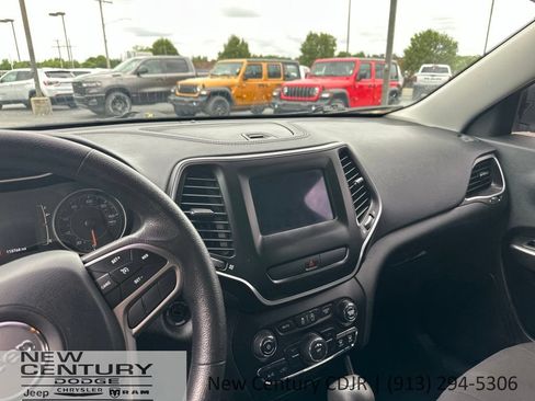 Used 2019 Jeep Cherokee Latitude w/ Popular Appearance Group AWD/4WD image 14