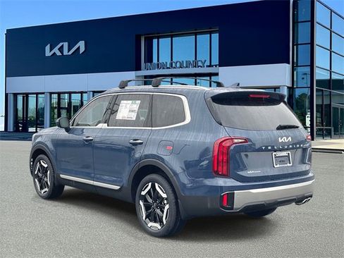 New 2025 Kia Telluride S image 9