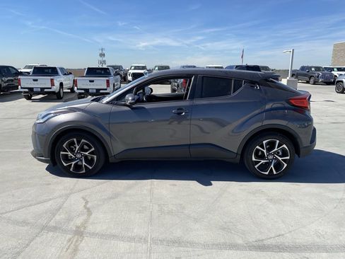 Used 2021 Toyota C-HR XLE image 4