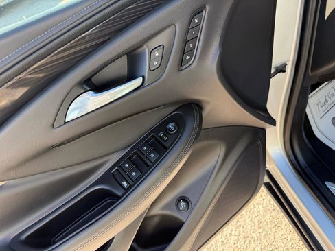 Used 2019 Buick Envision Essence FWD image 15