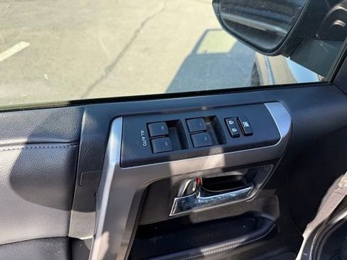 Used 2017 Toyota 4Runner SR5 Premium image 14