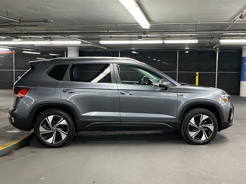 Used 2024 Volkswagen Taos SE AWD/4WD image 39