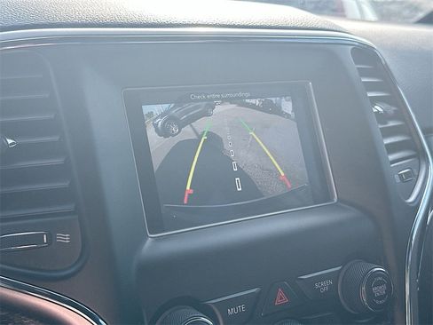 Used 2018 Jeep Grand Cherokee Limited image 23