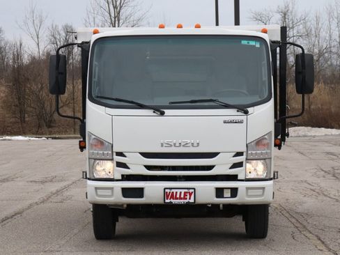 Used 2020 Isuzu NPR image 3