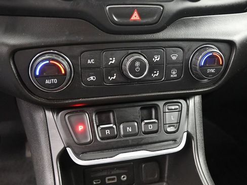 Used 2019 GMC Terrain SLT image 31