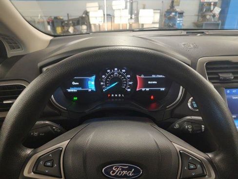 Used 2020 Ford Fusion SE image 6