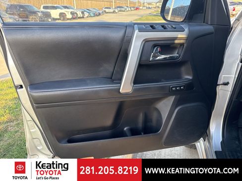 Used 2014 Toyota 4Runner Limited image 9