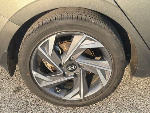 Used 2025 Hyundai Elantra Sport FWD image 35