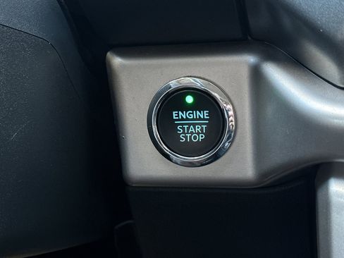 Used 2024 Ford Expedition XLT image 23