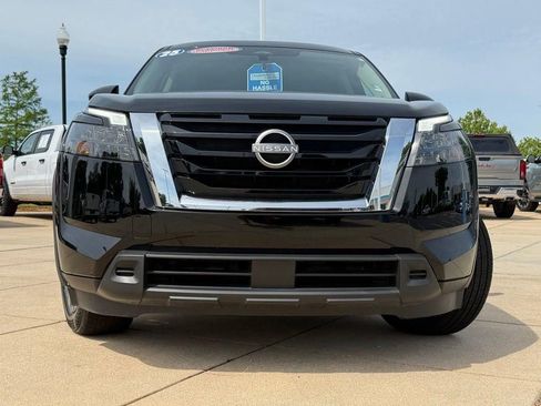 Used 2025 Nissan Pathfinder SV AWD/4WD image 2