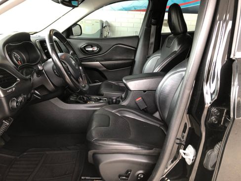 Used 2020 Jeep Cherokee Limited FWD image 17