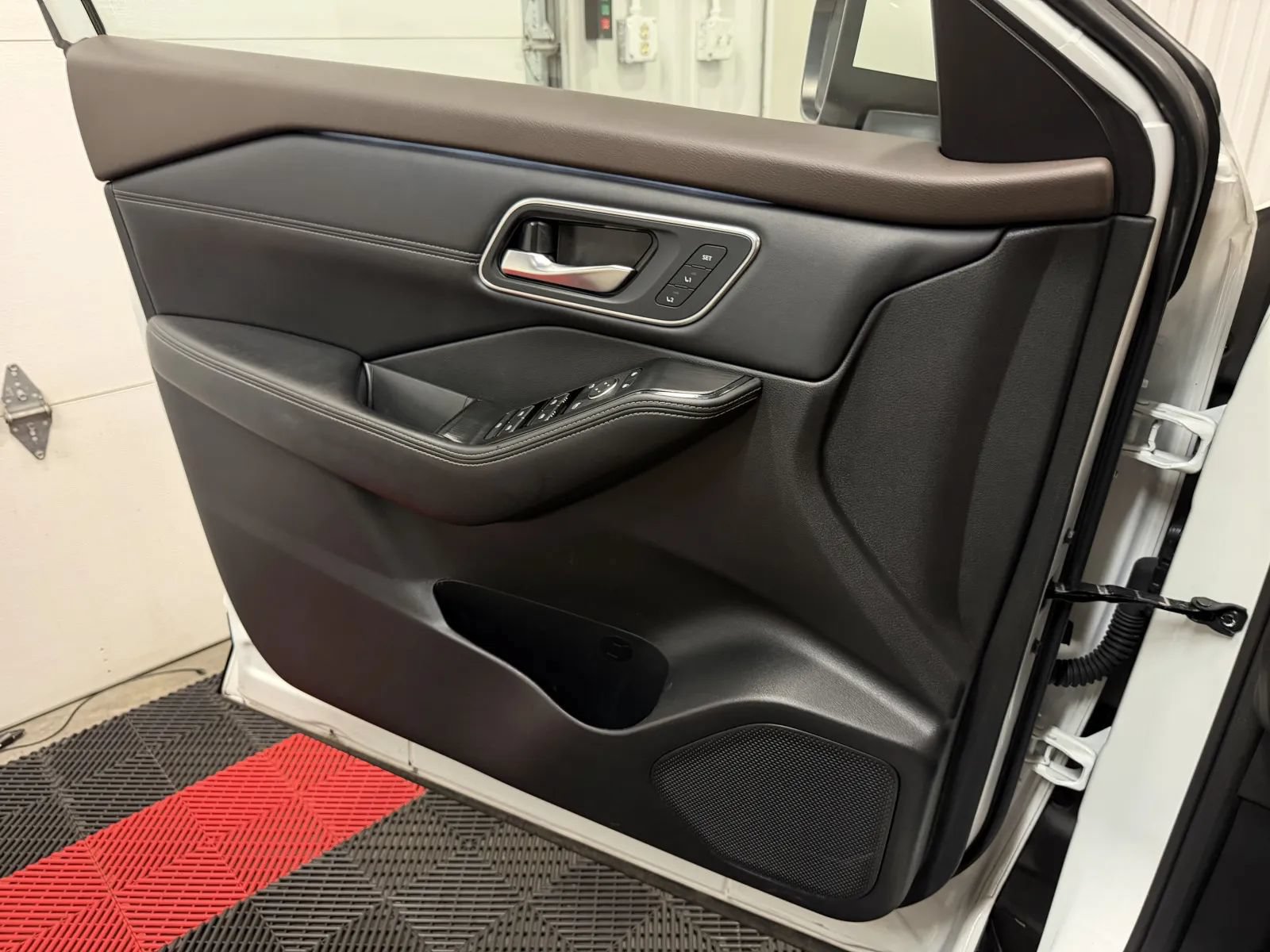 Used 2022 Nissan Rogue Platinum w/ Head-Up Display Package FWD image 27