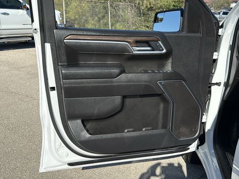 Used 2025 Chevrolet Silverado 1500 LT image 8