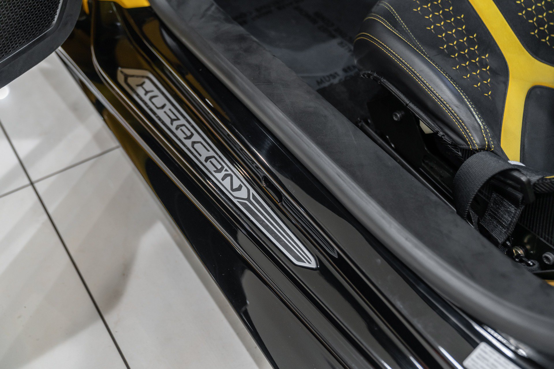 Used 2018 Lamborghini Huracan Performante AWD/4WD image 29