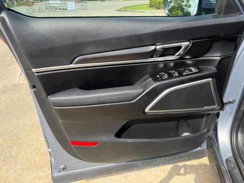 Used 2023 Kia Telluride LX FWD image 12