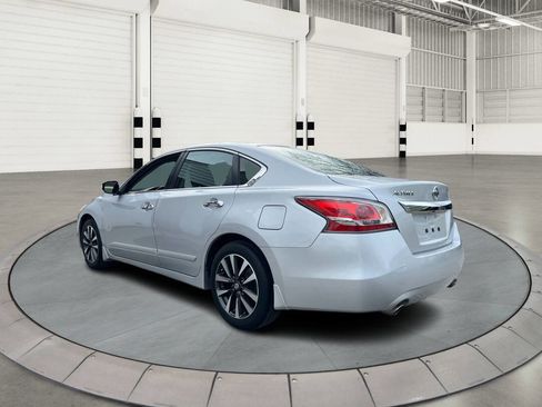 Used 2015 Nissan Altima 2.5 SV w/ Convenience Package image 5