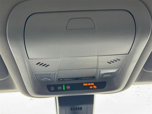 Used 2020 Chevrolet Equinox LT image 20