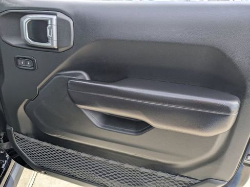 Used 2018 Jeep Wrangler Unlimited Rubicon image 36