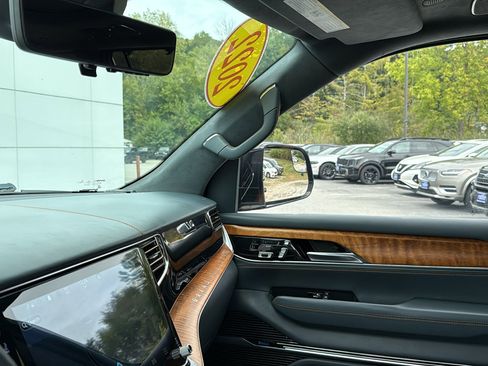 Used 2022 Jeep Grand Wagoneer Series III w/ Rear Seat Video Group 1 image 24