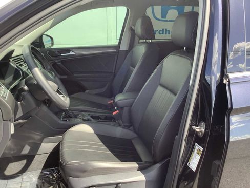 Used 2022 Volkswagen Tiguan SE w/ Panoramic Sunroof Package AWD/4WD image 11