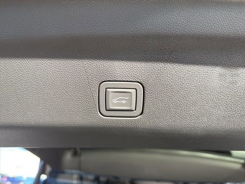 New 2026 Chevrolet Suburban High Country image 38