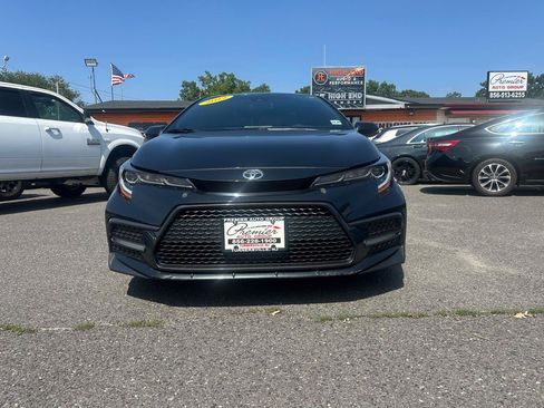 Used 2022 Toyota Corolla SE w/ SE Premium Package FWD image 2