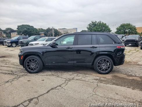 Used 2023 Jeep Grand Cherokee Summit w/ High Altitude Package AWD/4WD image 10