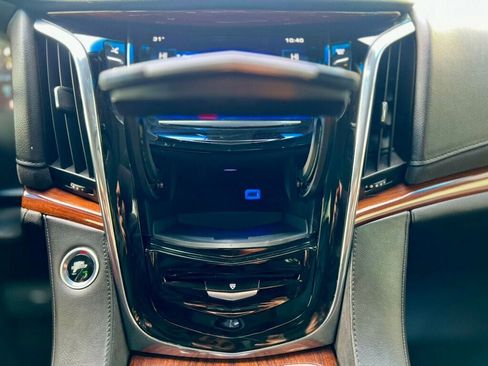 Used 2015 Cadillac Escalade Premium image 28