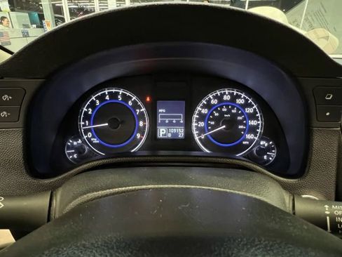 Used 2010 INFINITI G37 Sport w/ Premium Pkg image 13