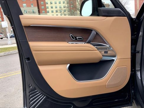 New 2026 Land Rover Range Rover SE image 10