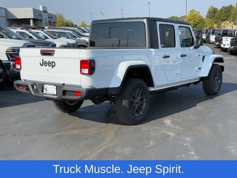 New 2025 Jeep Gladiator Sport image 3