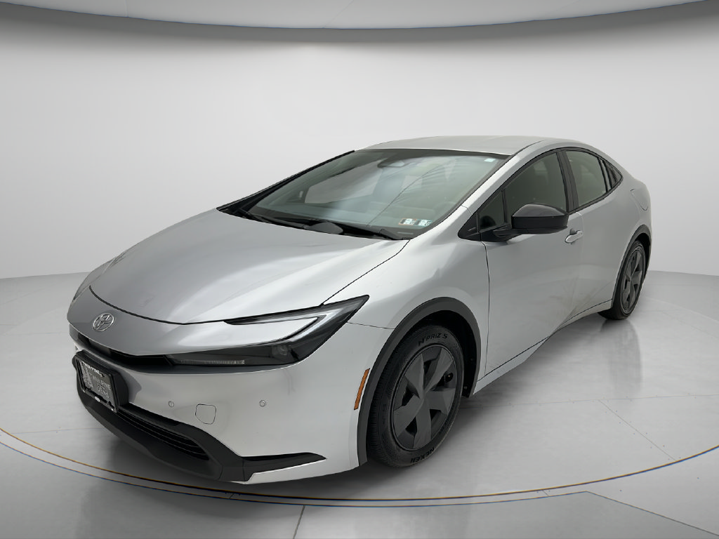 Used 2025 Toyota Prius LE FWD image 3