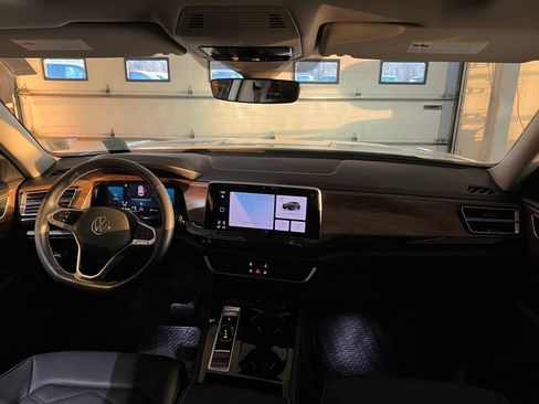 Used 2024 Volkswagen Atlas SE image 15