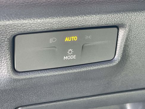New 2026 Volkswagen Tiguan SE R-Line FWD image 18