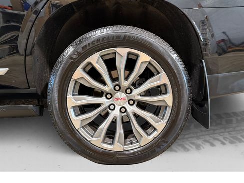 Used 2021 GMC Yukon Denali w/ Denali Premium Package AWD/4WD image 57