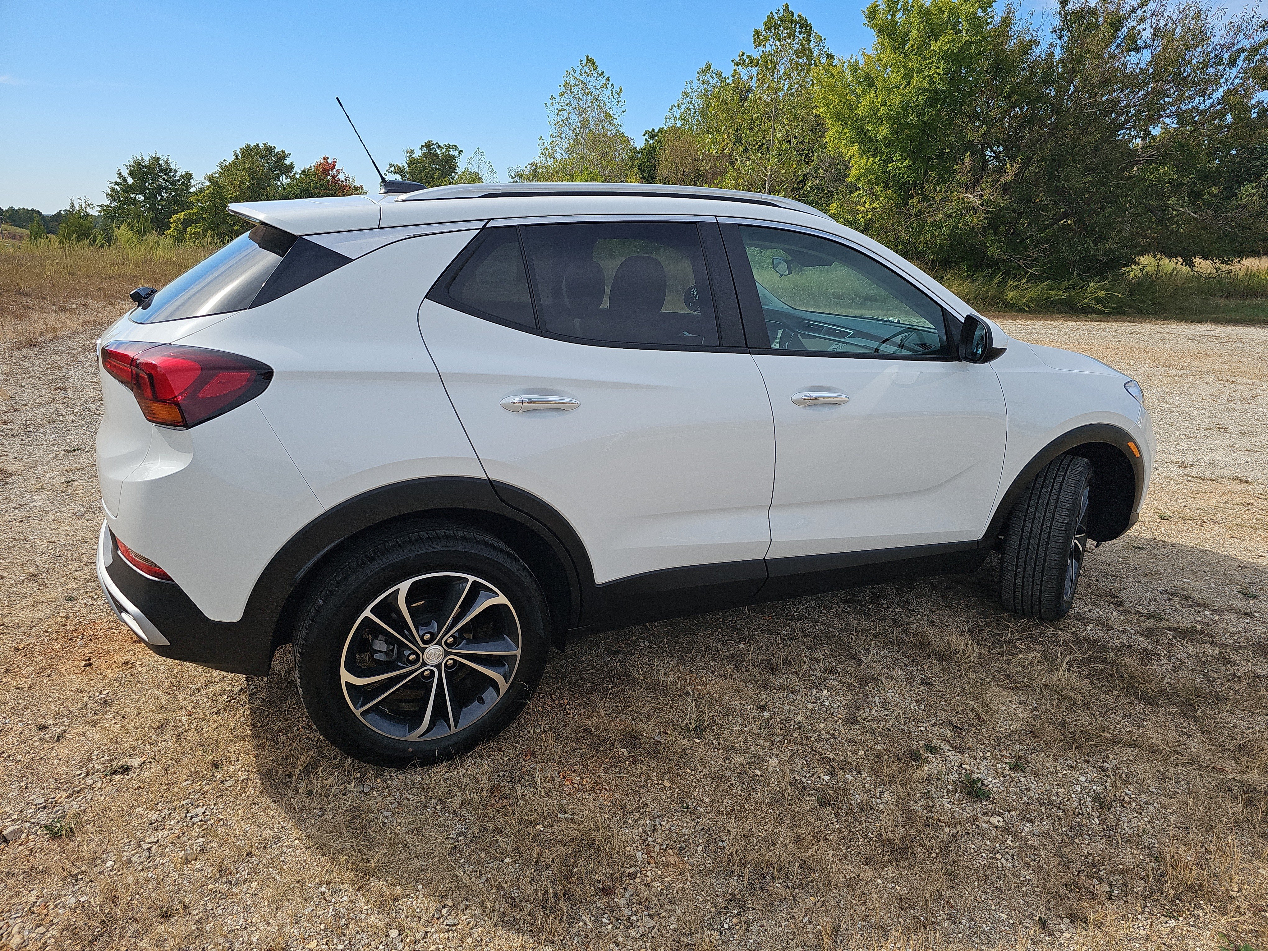 Used 2023 Buick Encore GX Select w/ Safety Package II AWD/4WD image 3