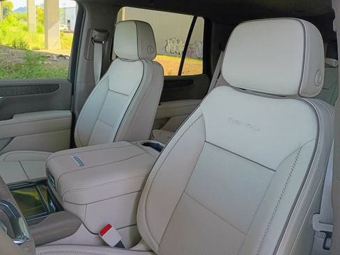 Used 2025 GMC Yukon Denali w/ LPO, Floor Liner Package RWD image 24