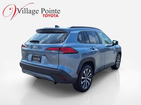 Used 2025 Toyota Corolla Cross XLE FWD image 6