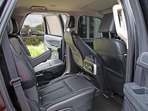 Used 2022 Ford Expedition XLT RWD image 17