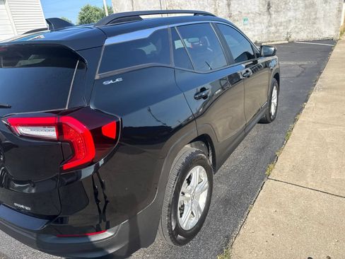 Used 2022 GMC Terrain SLE w/ Driver Convenience Package AWD/4WD image 4