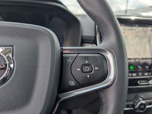 Used 2024 Volvo XC40 B5 Core image 14