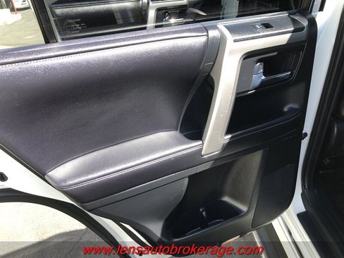 Used 2017 Toyota 4Runner Limited AWD/4WD image 17