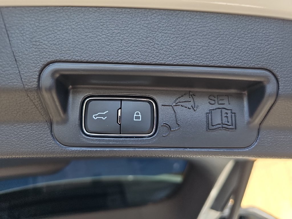Used 2025 Ford Explorer ST w/ Sun And Sound Package AWD/4WD image 15