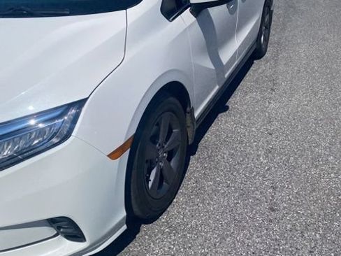 Used 2024 Honda Odyssey EX image 3