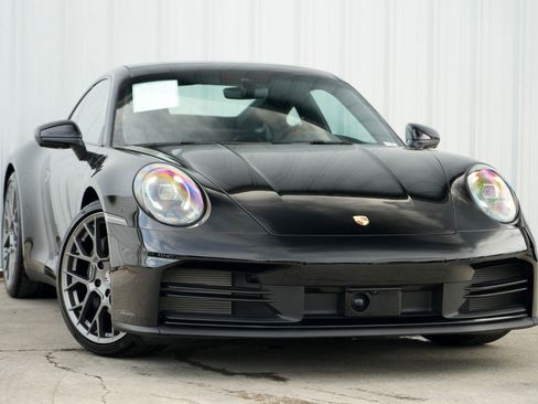 Used 2025 Porsche 911 Carrera image 4