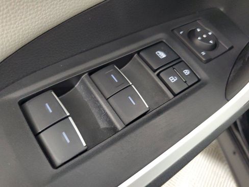 Used 2025 Toyota RAV4 Limited AWD/4WD image 21