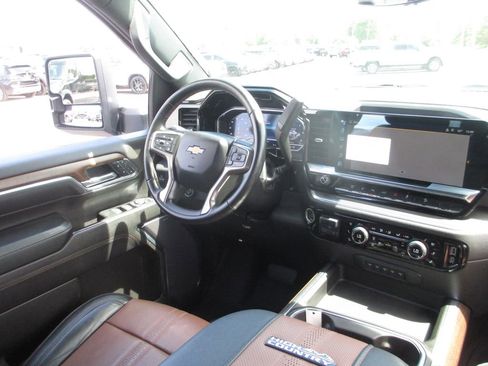 Used 2024 Chevrolet Silverado 3500 High Country w/ Technology Package AWD/4WD image 28