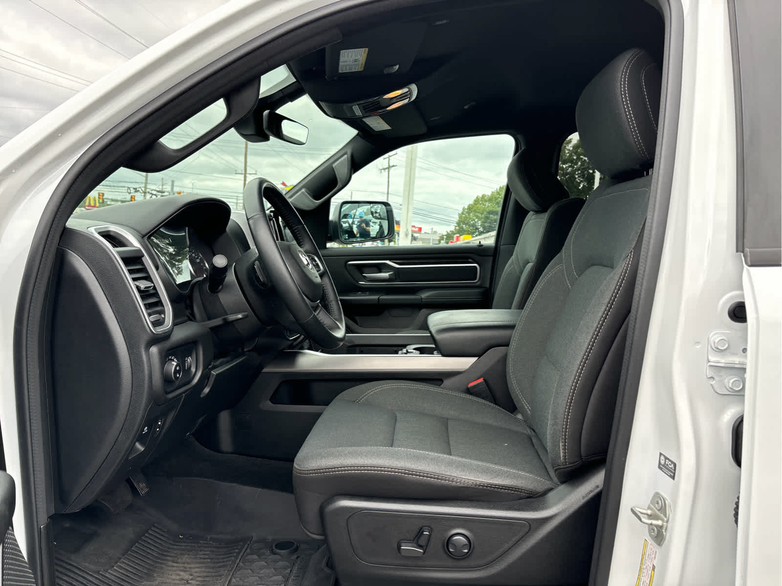 Used 2023 RAM 1500 Big Horn AWD/4WD image 8
