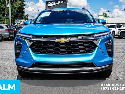 Used 2025 Chevrolet Trax LT FWD image 9