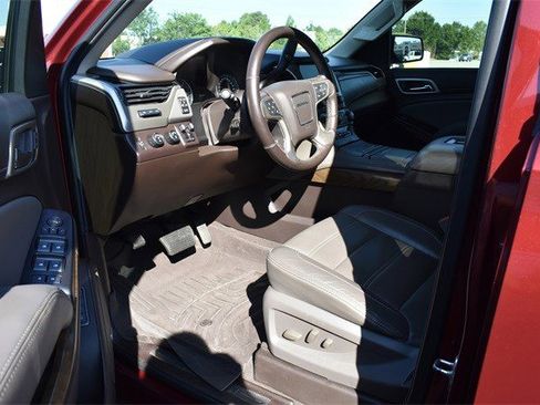 Used 2019 GMC Yukon Denali w/ Denali Ultimate Package image 12